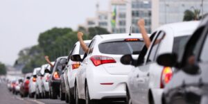 Motoristas de App: Exploração disfarçada de empreendedorismo, revela estudo