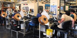 Produção Industrial Brasileira Apresenta Leve Crescimento em Outubro, Aponta IBGE