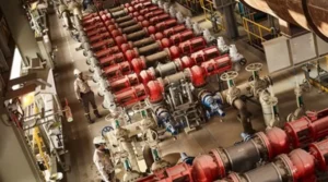 Ataque em Abu Dhabi: Maior Produtora de Alumínio do Oriente Médio Sofre Danos e Preços do Metal Disparam Globalmente